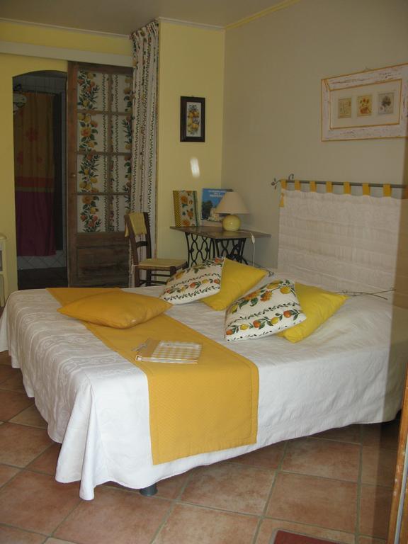 L'Oustaou B&B Piscine & Spa Besse-sur-Issole Habitación foto